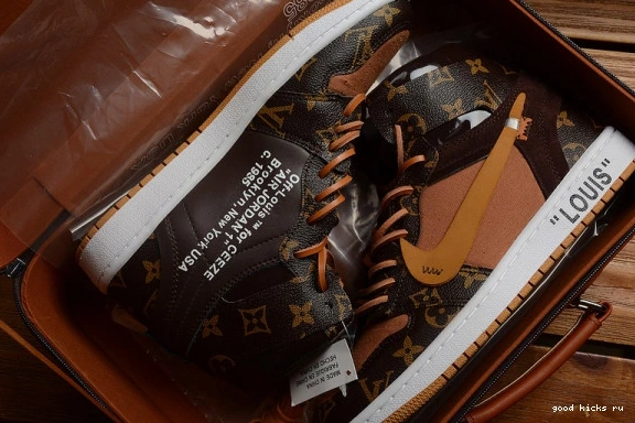 (WITH -LouiV CASE) JORDAN AIR AQ0818-158 AQ0818-158 O-W 1 0402